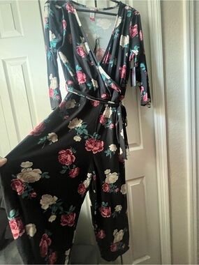 No Boundaries women’s black floral romper size XL NWT